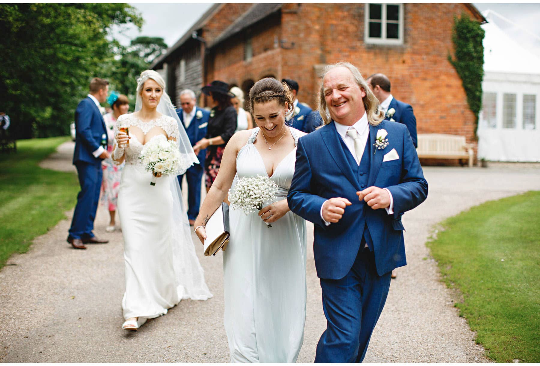 the bridal party walking to the gardens
